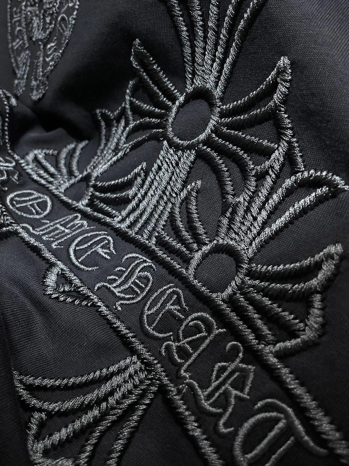P180 new Chrome Hearts 25ss high version for summer! High-weight, environmentally friendly and high-quality top-grade fabric 280g Crow cross roller embroidery short sleeves Vacuum embroidery method! Heavy embroidery! ! ! Tens of thousands of needles! ! Counter synchronization 1:1 replica version Recommended color: black white Code number: S, M, L, XL